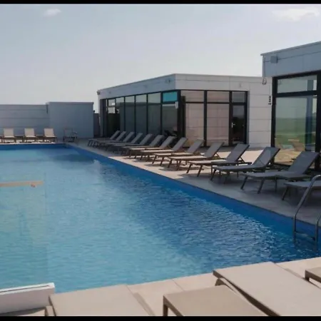 Seaview Two By Alezzi Infinity Apartment *