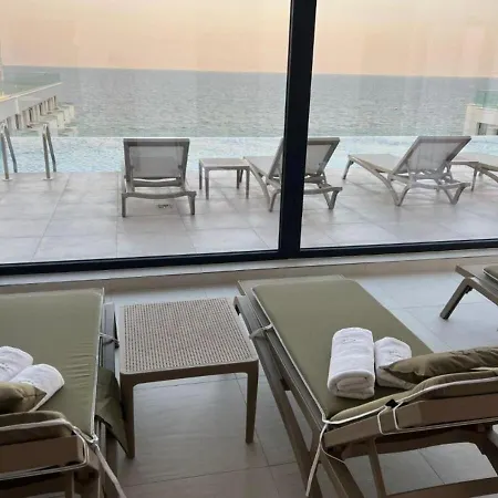 Seaview Two By Alezzi Infinity Navodari