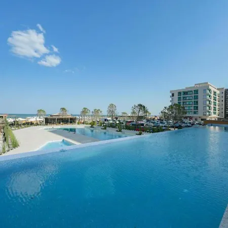 Seaview Two By Alezzi Infinity Apartment *