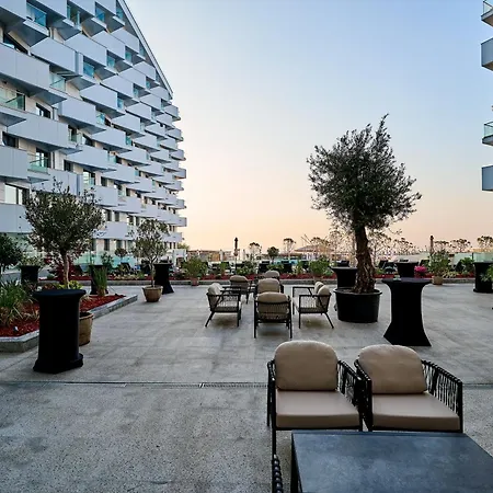 Two Seaview Studio - Infinity Pool & Spa Resort شقة